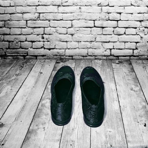 NEW Aldo Women US 7.5 Black Floral Flats Damask Fa - Picture 4 of 5